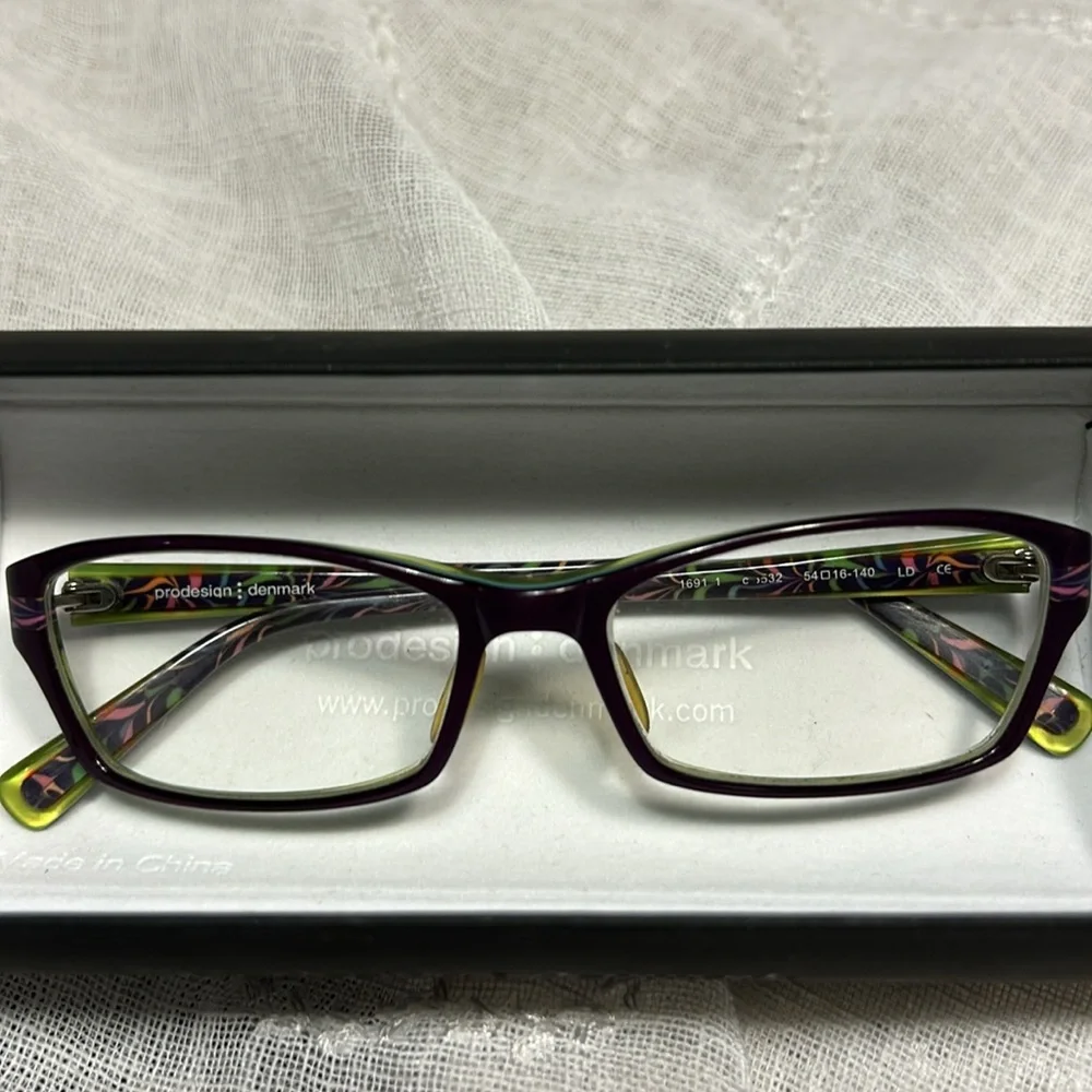 Prodesign Denmark frames with case